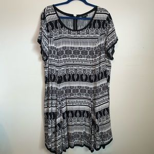 Torrid Dress Black and White design with Zipper